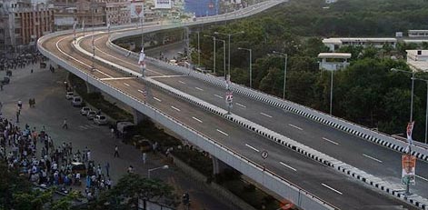Whats happening now regarding the 570m long 4-lane flyover construction near Valluvar Kottam in Chennai?