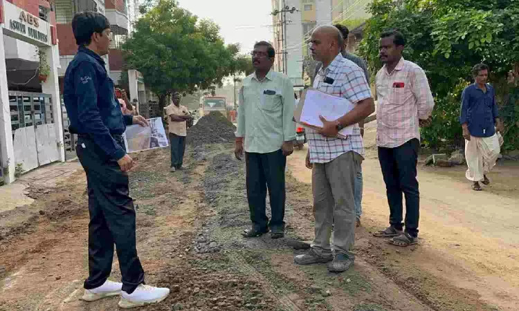 Live Chennai: Chennai Commissioner Inspects Road Restoration Works in ...